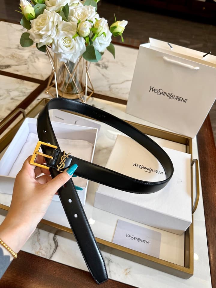 Saint Laurent Classic Leather Belt – 2.5cm in Black Leather With Gold Buckle