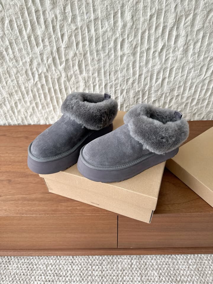 UGG Sheepskin Fur-Lined Slippers – Autumn/Winter Collection in Tall Light Pink With Cream Fur