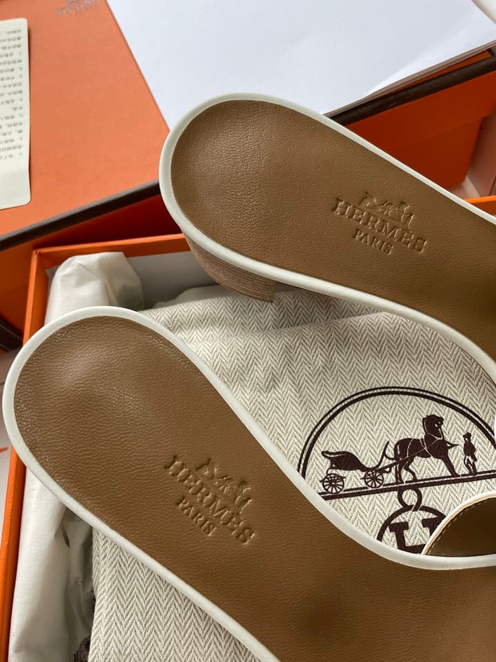 Hermès Classic H Slippers in Cream Leather