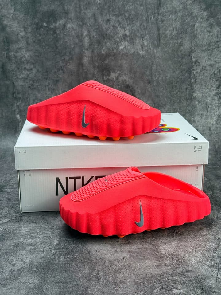 Nike Mind 001 Massage Clogs – Red in Red