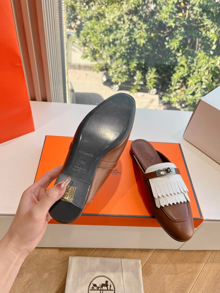 Hermès Calfskin Mules – 25SS/FW Collection in Black Embossed Leather With Silver Hardware