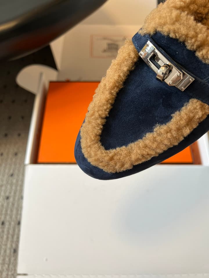Hermès Leather Mules – 25FW in Black With White Fur