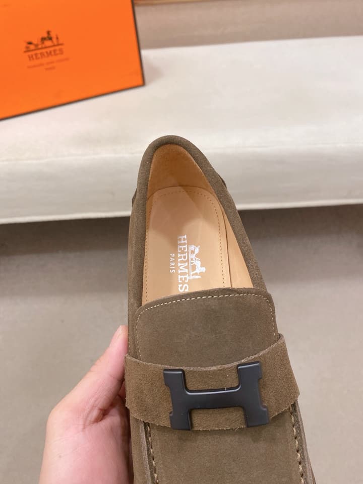 Hermès Business Casual Leather Loafers in Black Leather