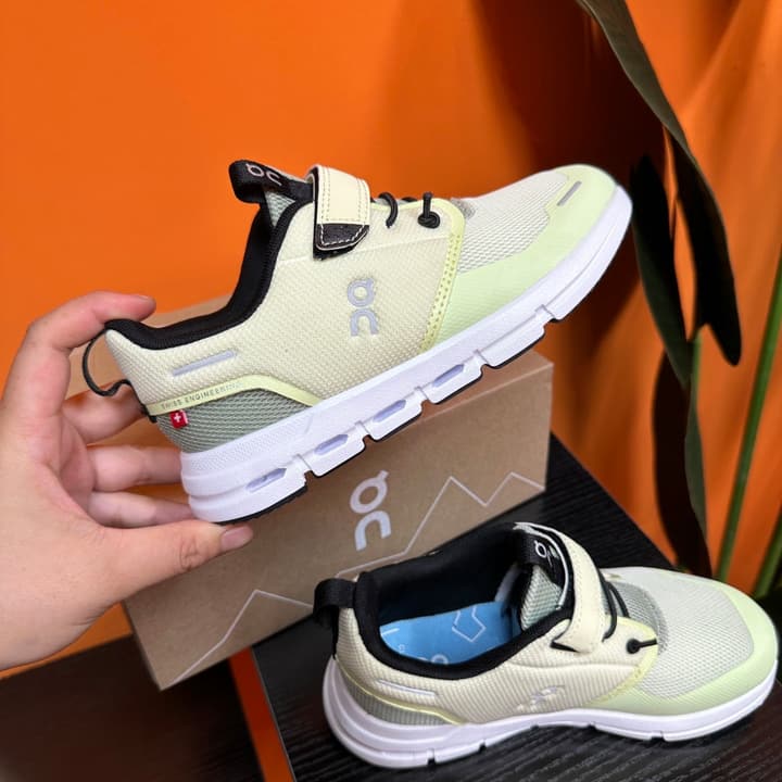 On Kids Running Sneakers – Kids Collection in Black