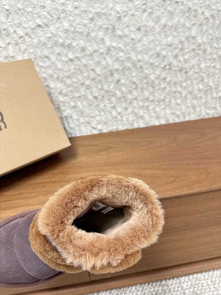 UGG Closed-Toe Fur-Lined Slippers – Autumn/Winter Collection in Black