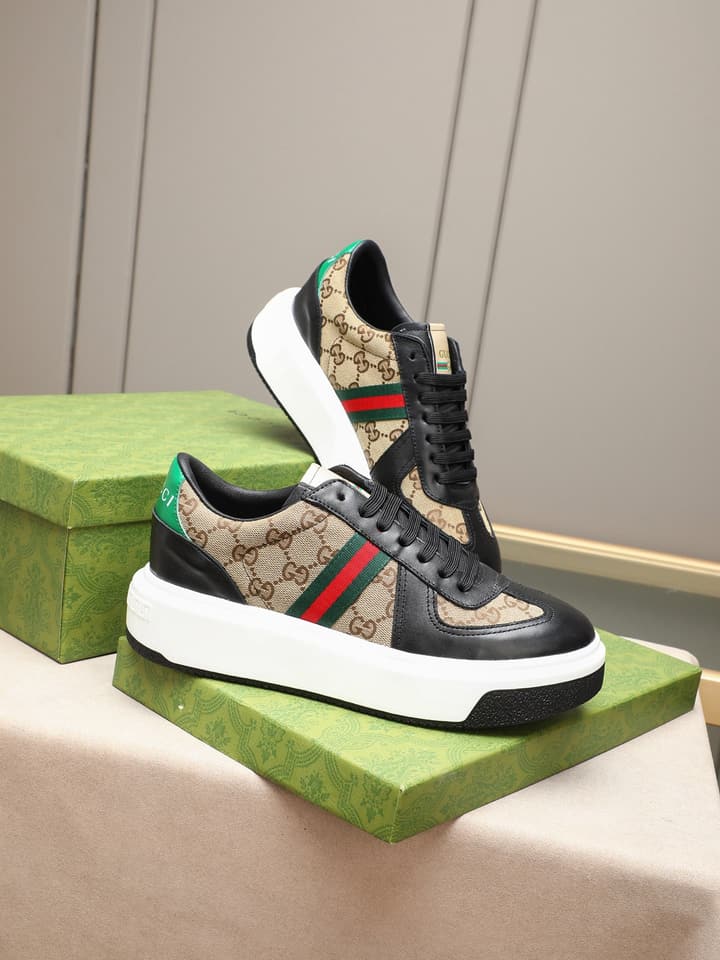Gucci Men's Calfskin Fashion Loafers in Black Leather And Monogram Canvas