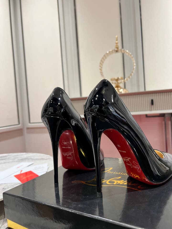 Christian Louboutin Classic Kate Patent Pumps in Black Patent Leather