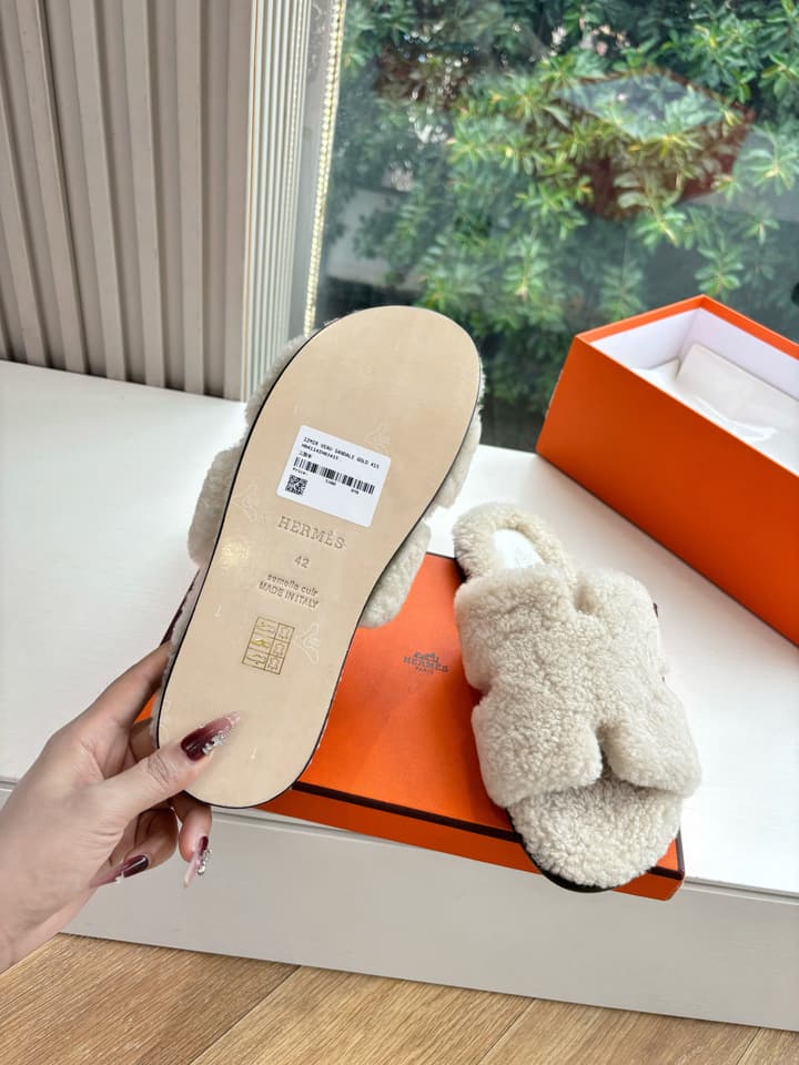 Hermès H-Shaped Fur Slippers – 2025 Collection in Assorted Fur Slippers Group