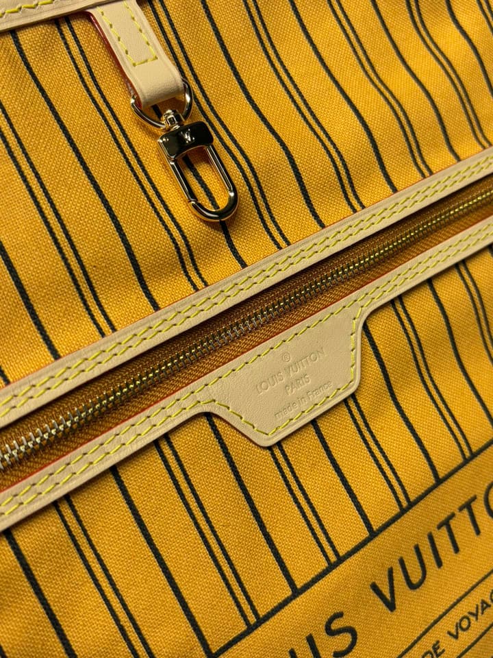 Louis Vuitton Neverfull Bandoulière Inside Out Tote Bag in Red