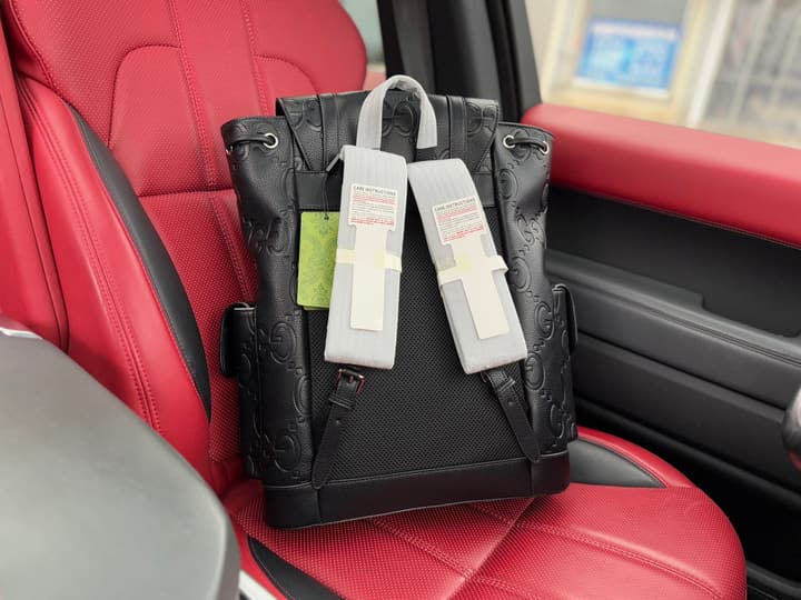 Gucci GG Supreme Men's Travel Backpack in Black Gg Supreme