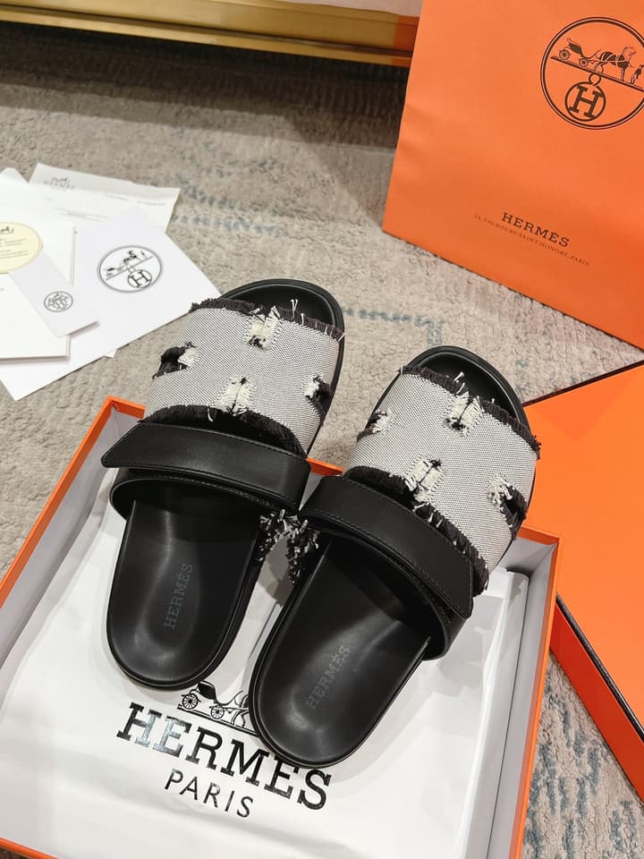 Hermès Chypre Leather Unisex Slides – 2023SS in Blush Pink