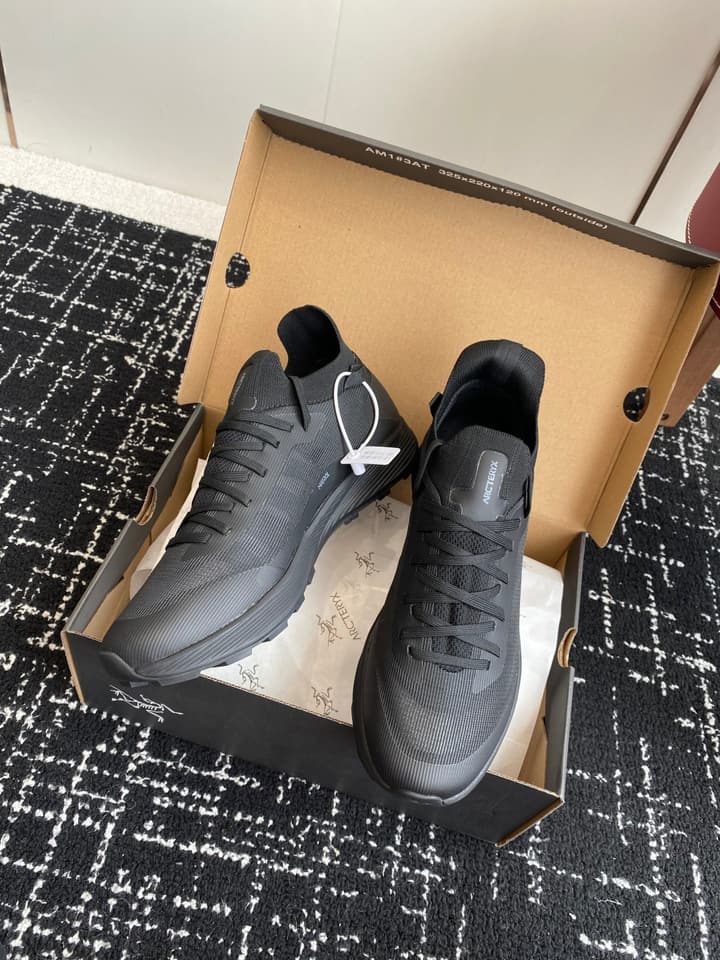 Arc'teryx Konseal Lt Hiking Shoes in All White