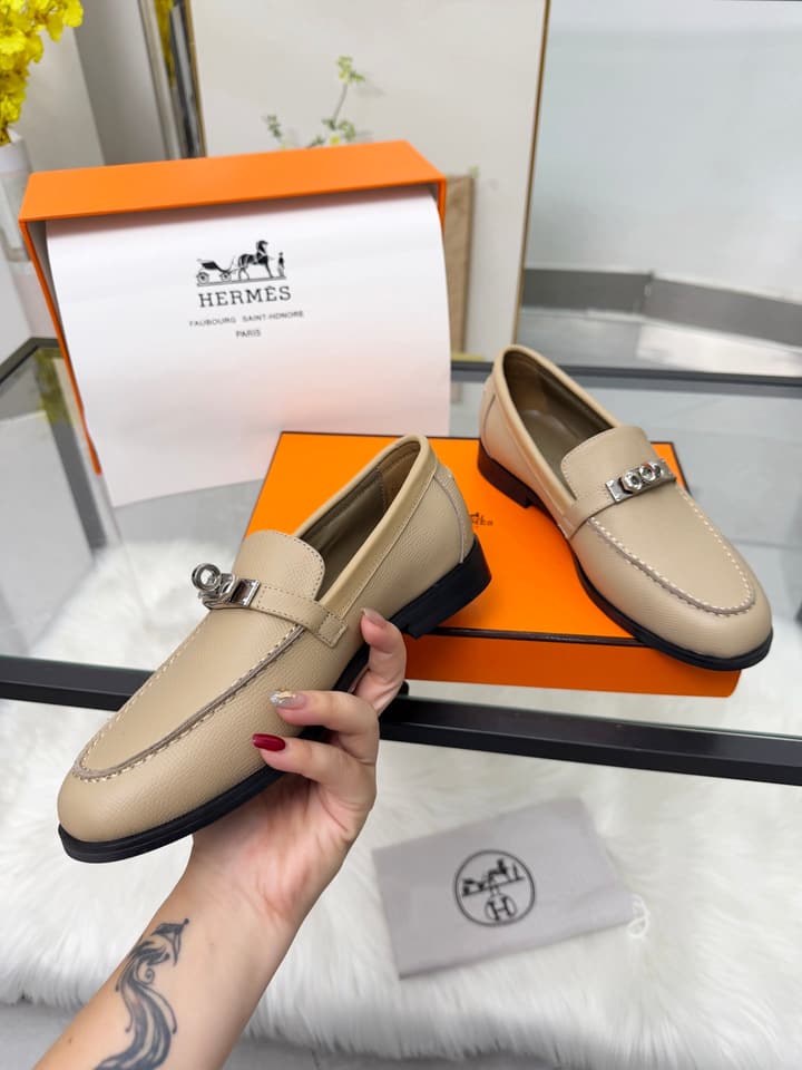 Hermès Classic Leather Sole Sandals in Black Smooth