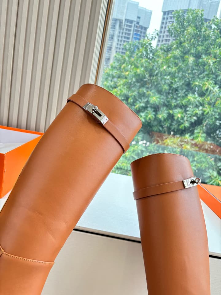 Hermès Classic Knee-High Boots – 2025FW in Assorted Buckle Riding Boots Display
