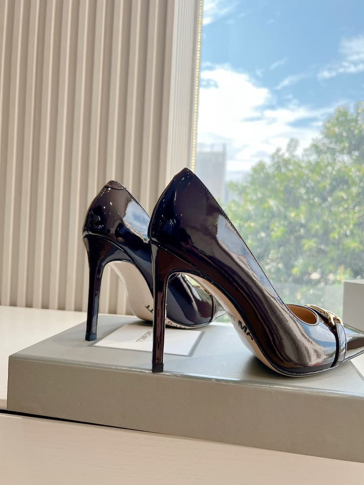 TOM FORD Pointed Toe High Heels – 2024 Autumn/Winter Collection in Crisp Black Patent