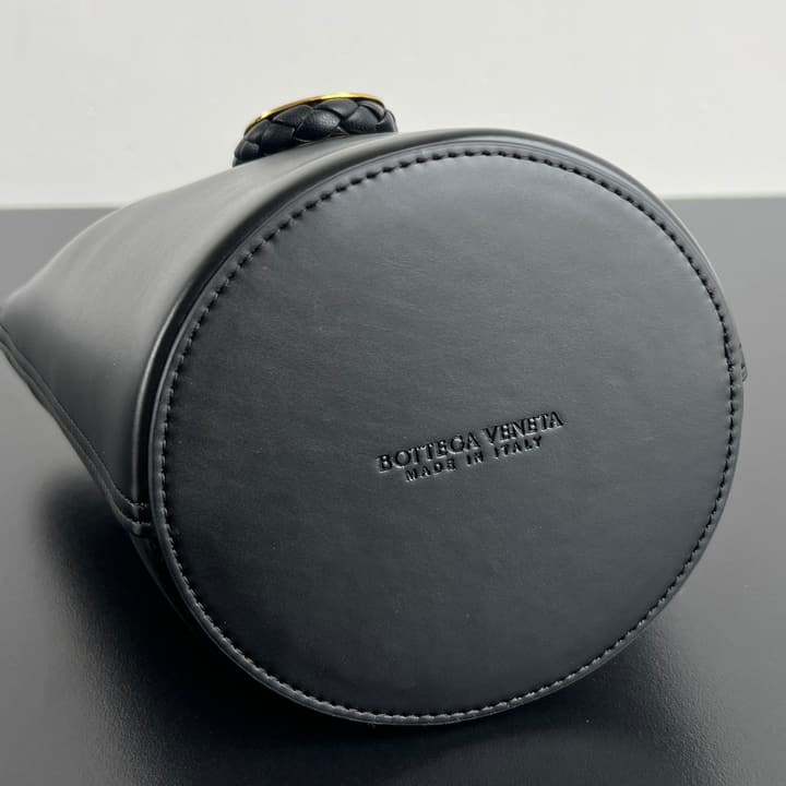 Bottega Veneta Liberta Bucket Bag – 25SS in Black