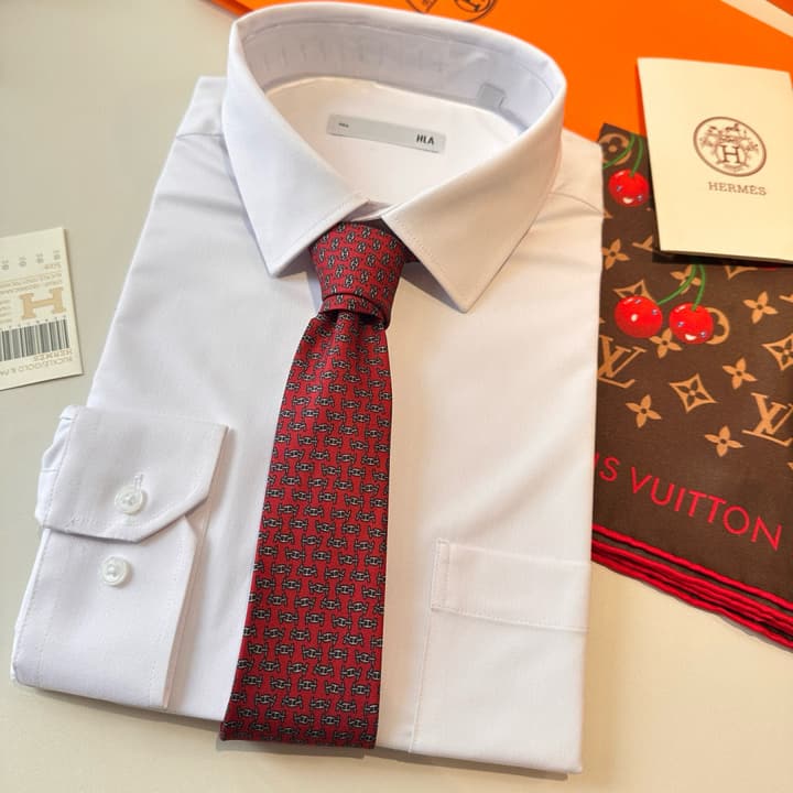 Hermès Men's Silk Tie Series in Dark
