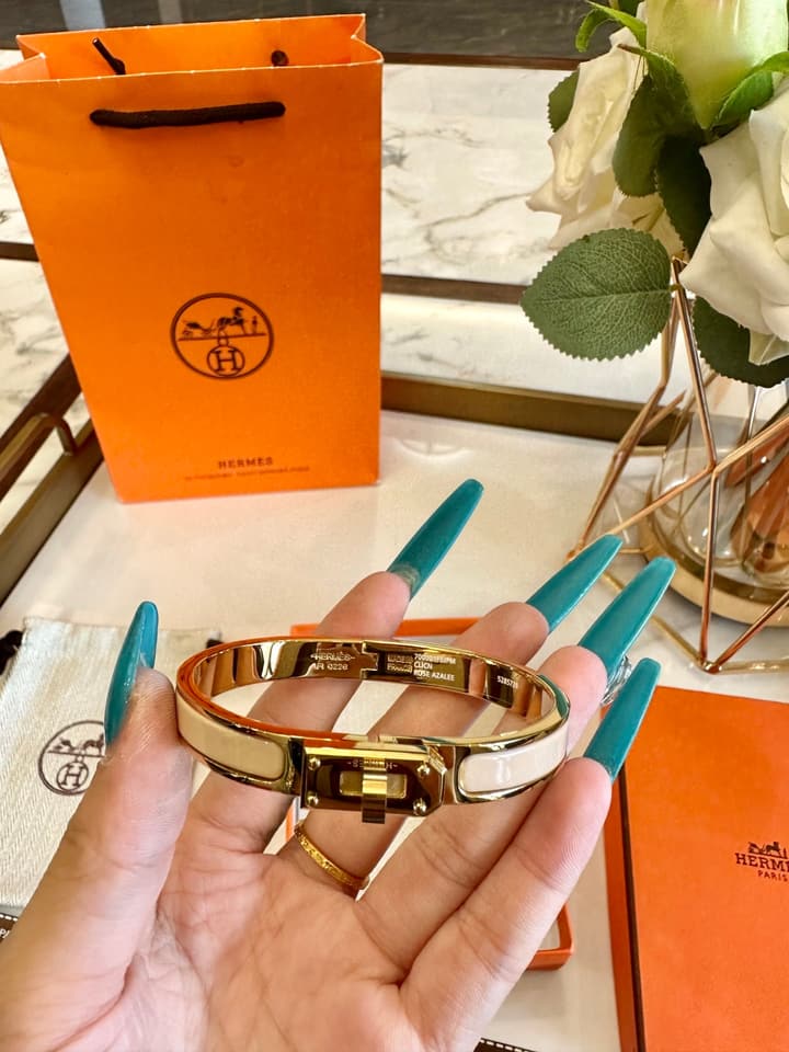 Hermès Enamel 18K Gold Bracelet