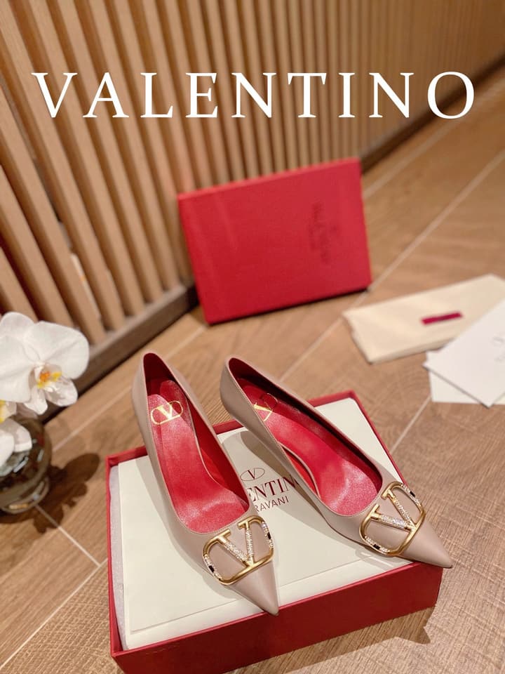 Valentino VLogo Signature Crystal Pumps – 2022 Collection in Black Patent Leather