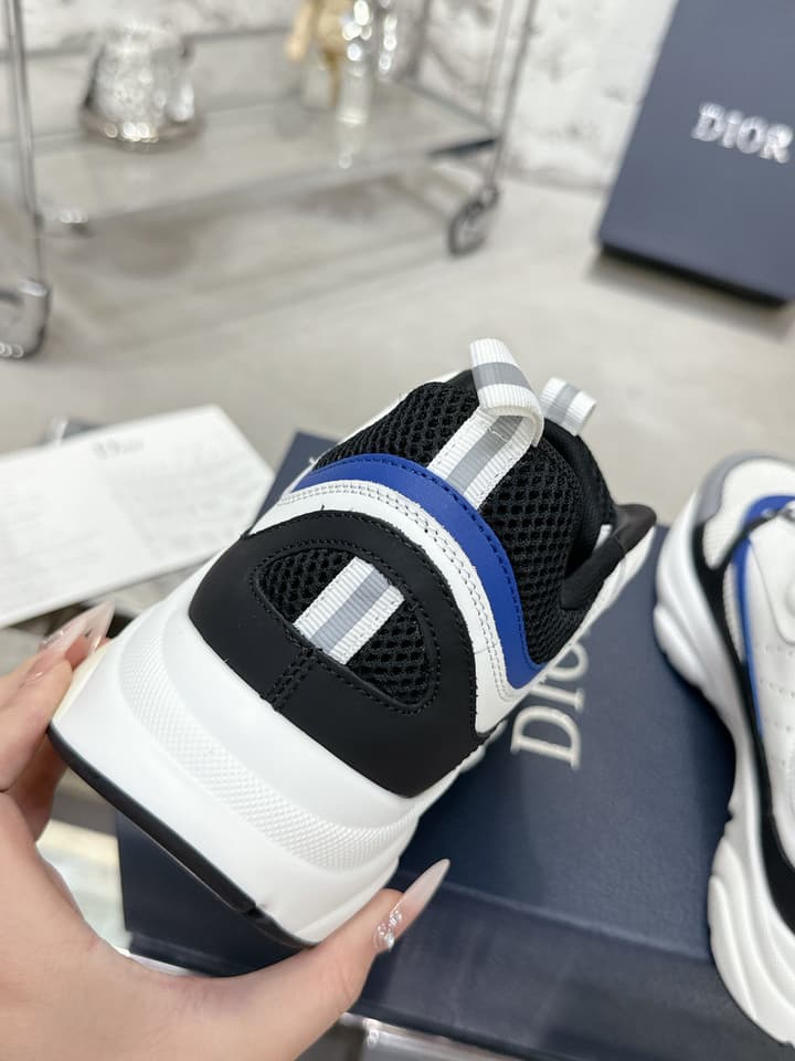 Dior B22 Men's Retro Jogging Sneakers in Black And White Patterned