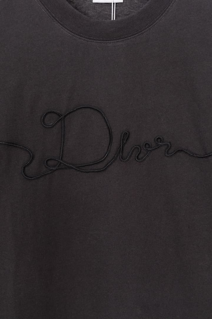 Dior Ribbon Logo Short-Sleeved T-Shirt – 2026 Spring Collection in Dark Grey