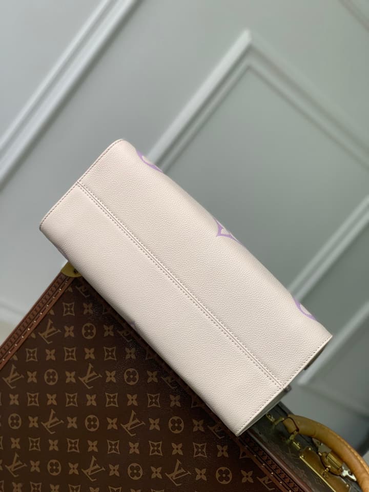 Louis Vuitton ONTHEGO Medium Tote Bag in Cream/white Monogram With Lilac Print