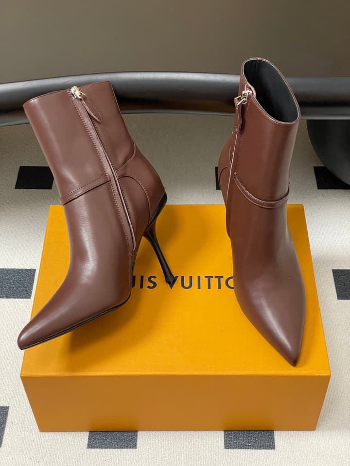 Louis Vuitton Legacy Pointed-Toe Ankle Boots – 25SS