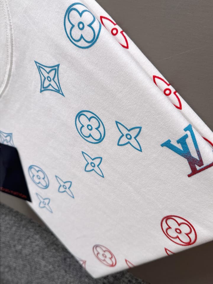 Louis Vuitton Gradient Flocked Clover Logo T-Shirt – 2025SS in Black