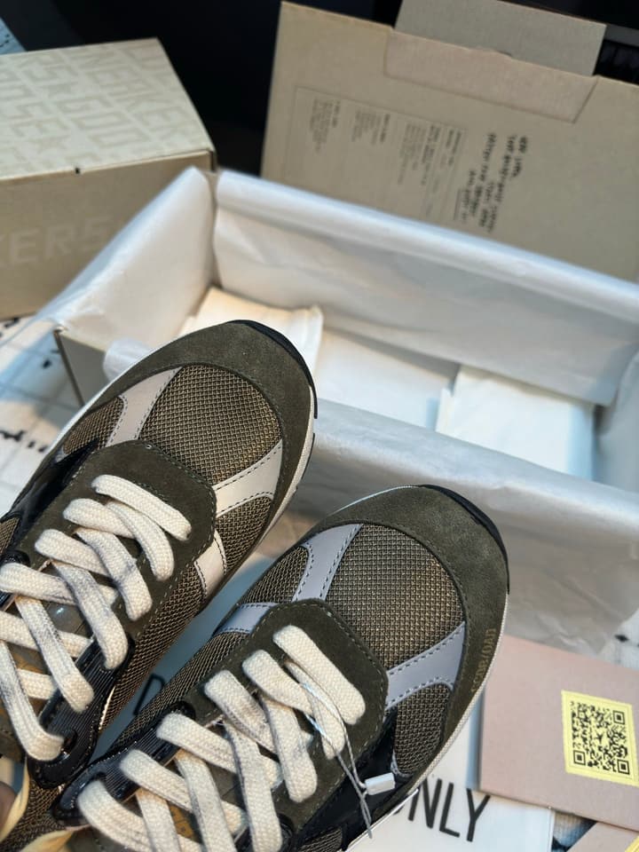 Golden Goose Deluxe Brand Sneakers