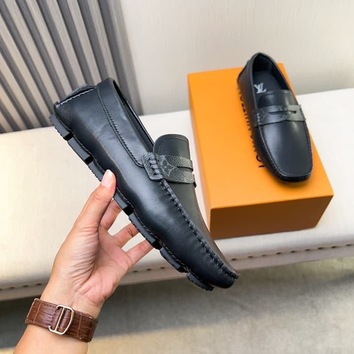 Louis Vuitton Pebbled Leather Driving Shoes in Black Textured Leather
