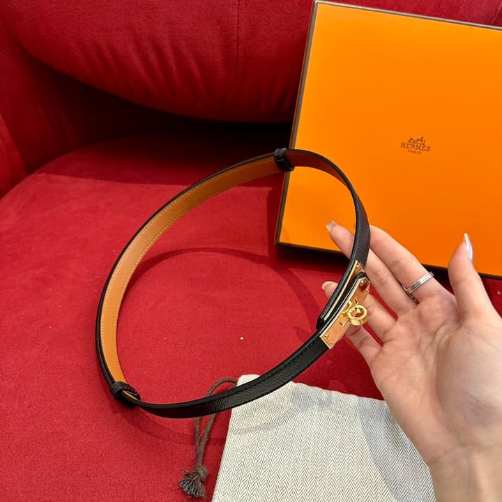 Hermès Kelly Epsom Leather Belt in Black Leather With Gold Hardware
