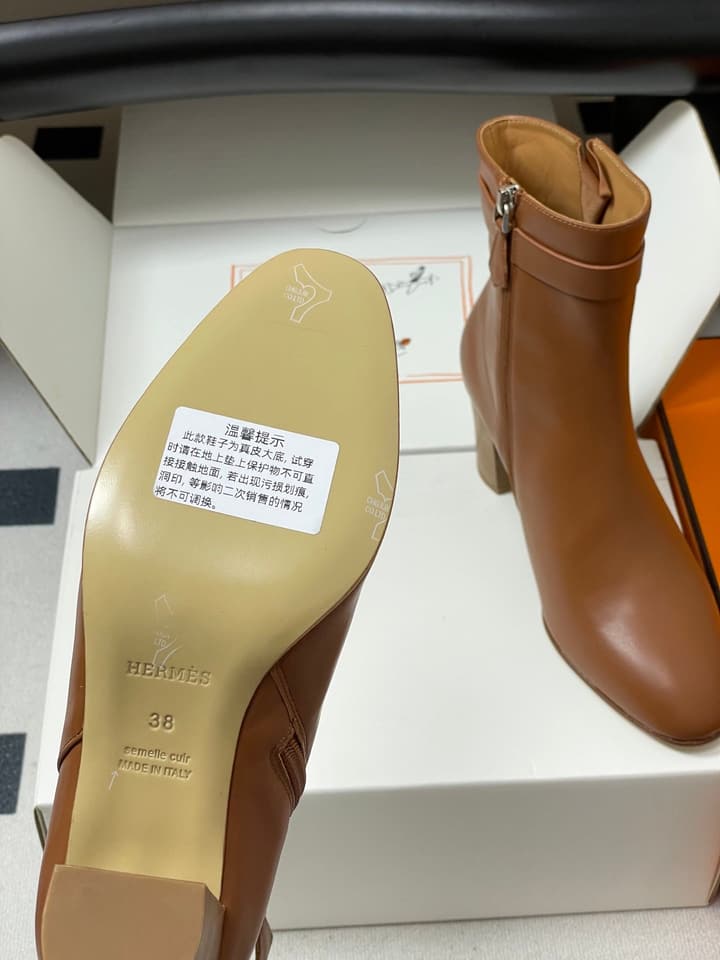 Hermès Saint Germain Kelly Buckle Ankle Boots – 25FW in Black