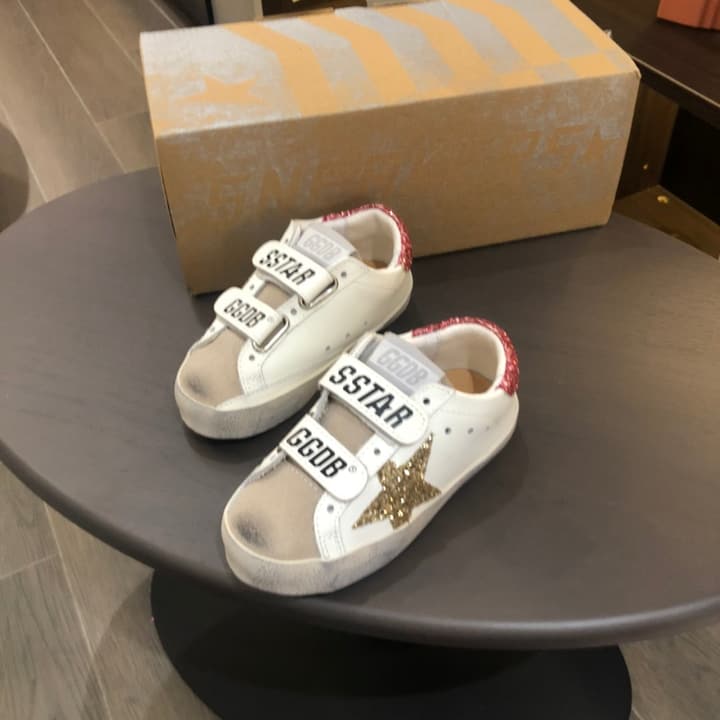 Golden Goose Kids Distressed Sneakers – Kids Collection in White With Black Heel And Grey Star