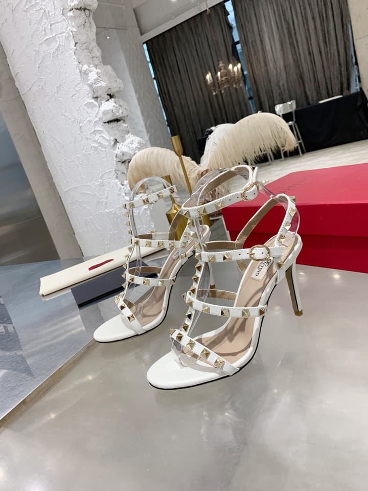 Valentino Rockstud Classic Block Heel Sandals – 6.5cm in Nude