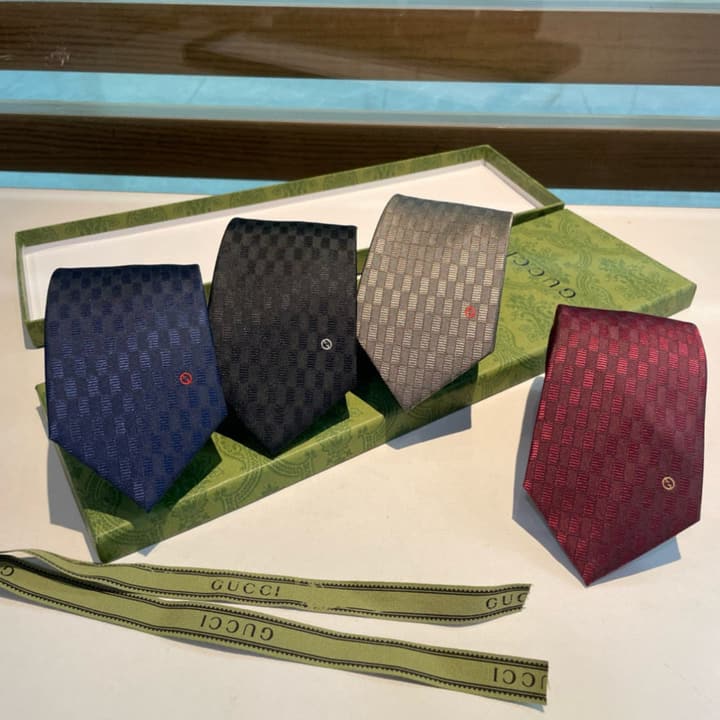 Gucci GG Logo Jacquard Tie in Black
