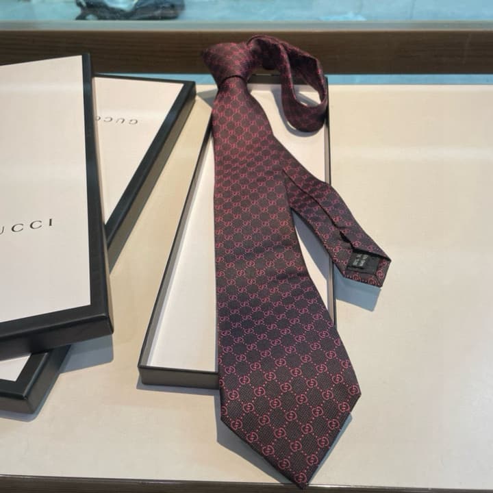Gucci GG Logo Jacquard Silk Tie in Black
