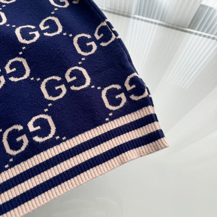 Gucci Full Print Logo Crewneck Sweater – Autumn/Winter Collection