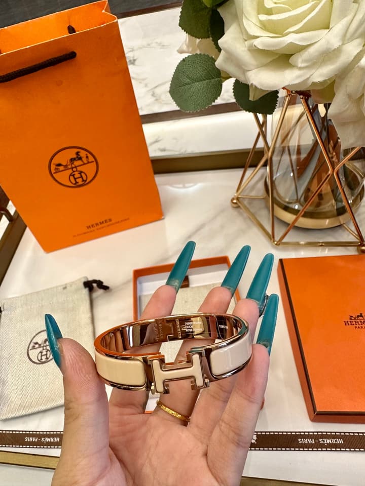 Hermès H-Letter Oval Enamel Bracelet in Gold H Logo Creamy Beige Band