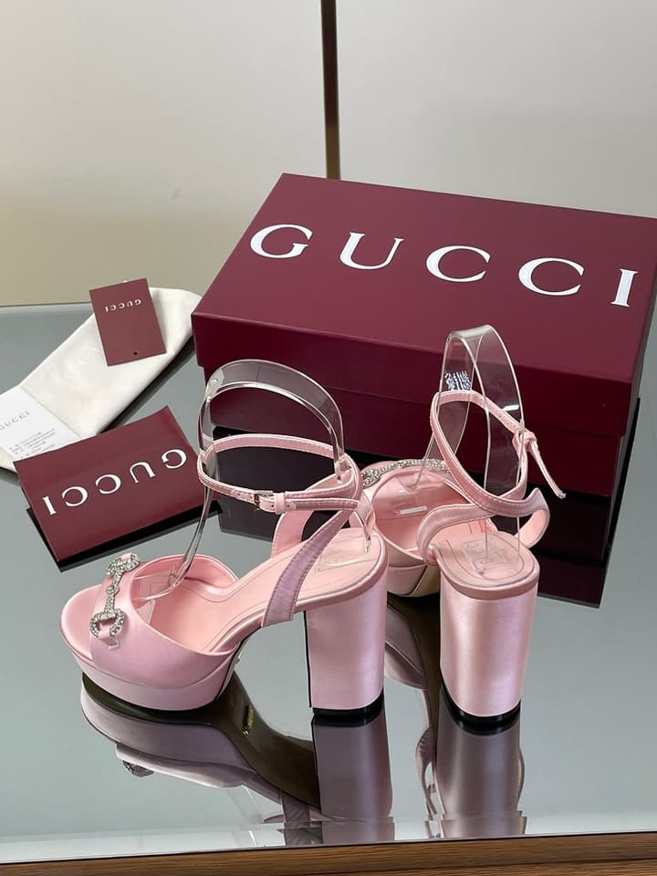 Gucci Platform Rhinestone Horsebit Sandals – Spring/Summer Collection – 2025 in Black Patent