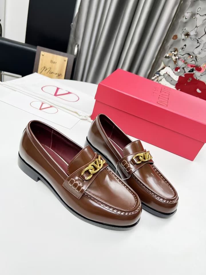 Valentino Logo Buckle Polished Leather Loafers – 2024 Collection in Black