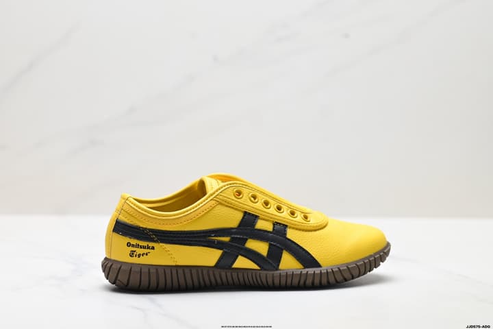 Onitsuka Tiger TSUNAHIKI Slip-On Casual Sneakers in Cream With Navy Stripes