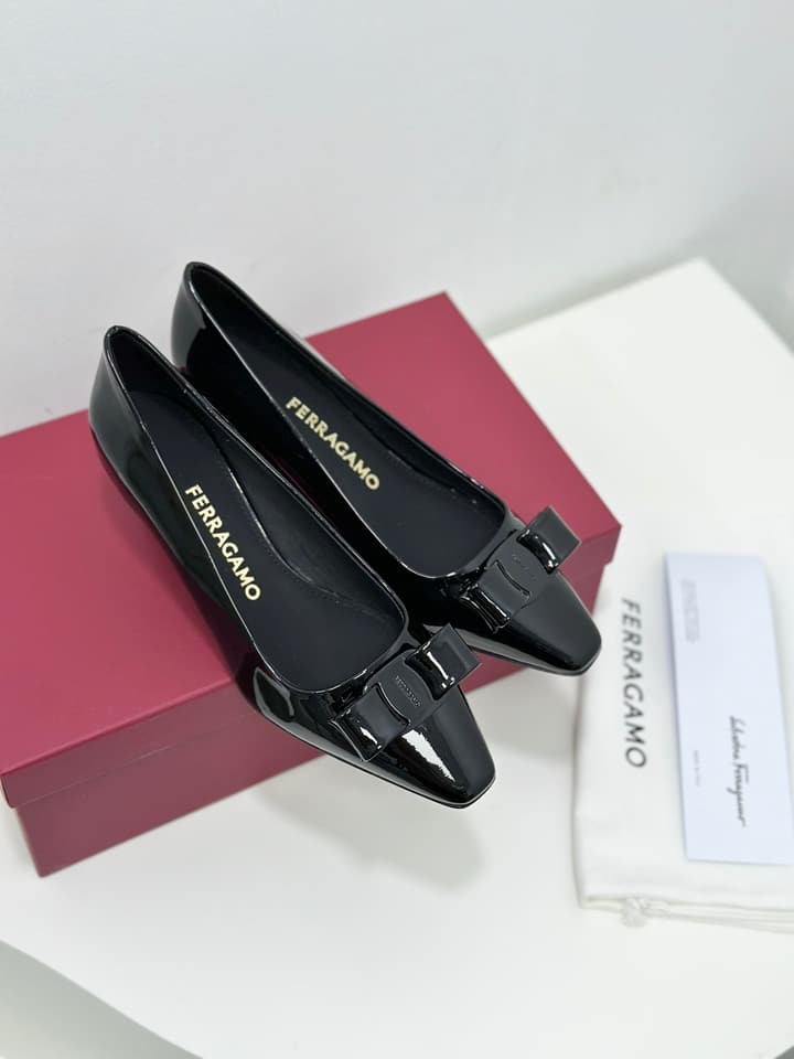 Ferragamo Vara Patent Leather Square Toe Pumps in Black Patent Leather (1cm Heel)