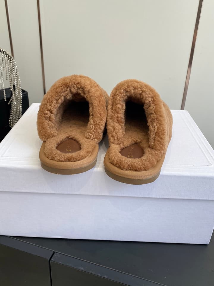 Celine Triomphe Wool Slippers – Autumn/Winter Collection in Beige
