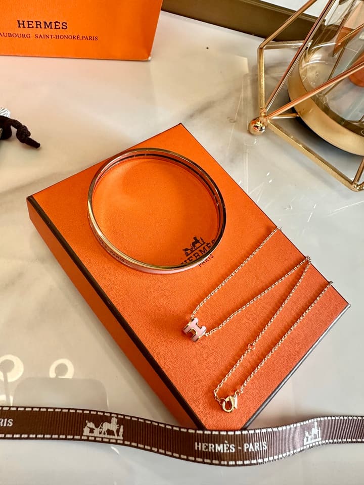 Hermès Oval Enamel 18K Gold Plated Necklace and Bracelet Set