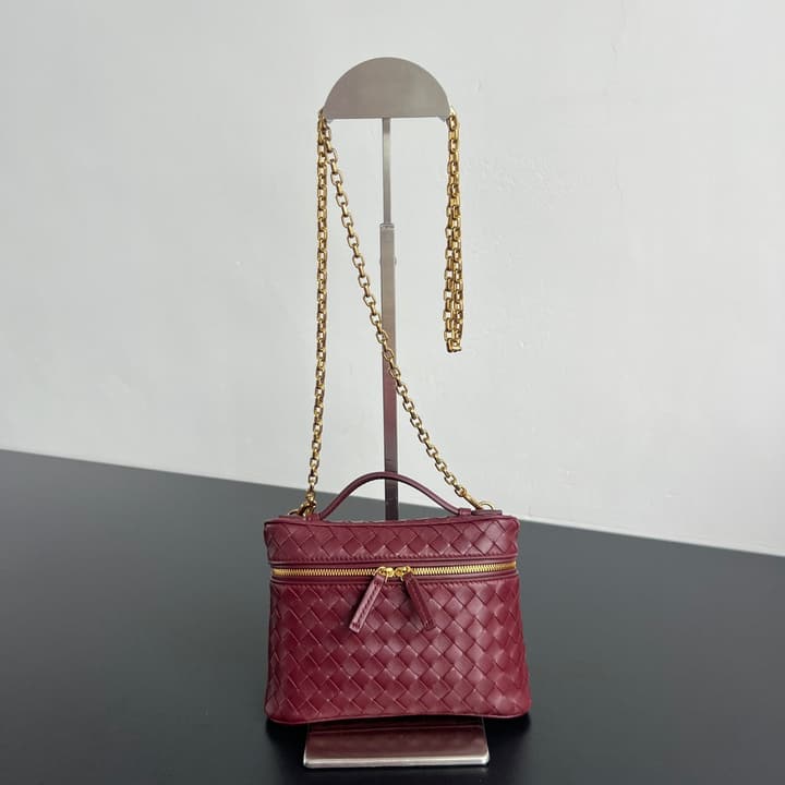 Bottega Veneta Soft Vanity Chain Vanity Case in Black