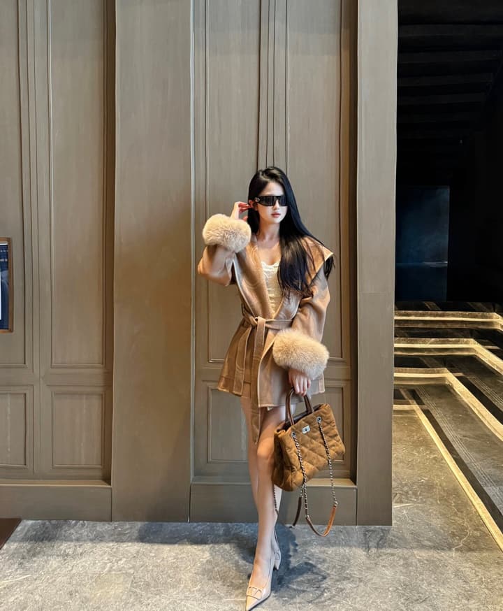 Hermès Old Money Style Detachable Fur Sleeve Wool Coat in Camel Khaki With Fur Cuffs