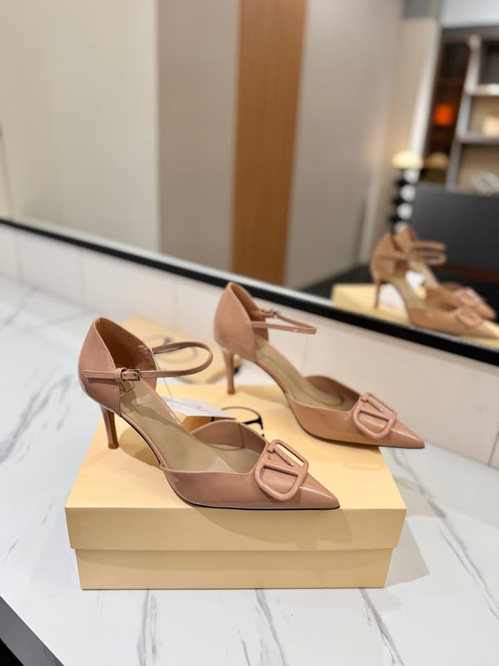 Valentino Garavani VLogo Signature Slingback Sandals in Black