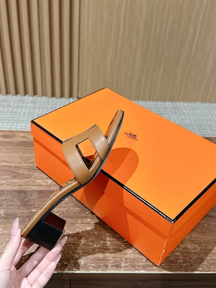 Hermès Classic H-Logo Chunky Heel Sandals in Black Leather