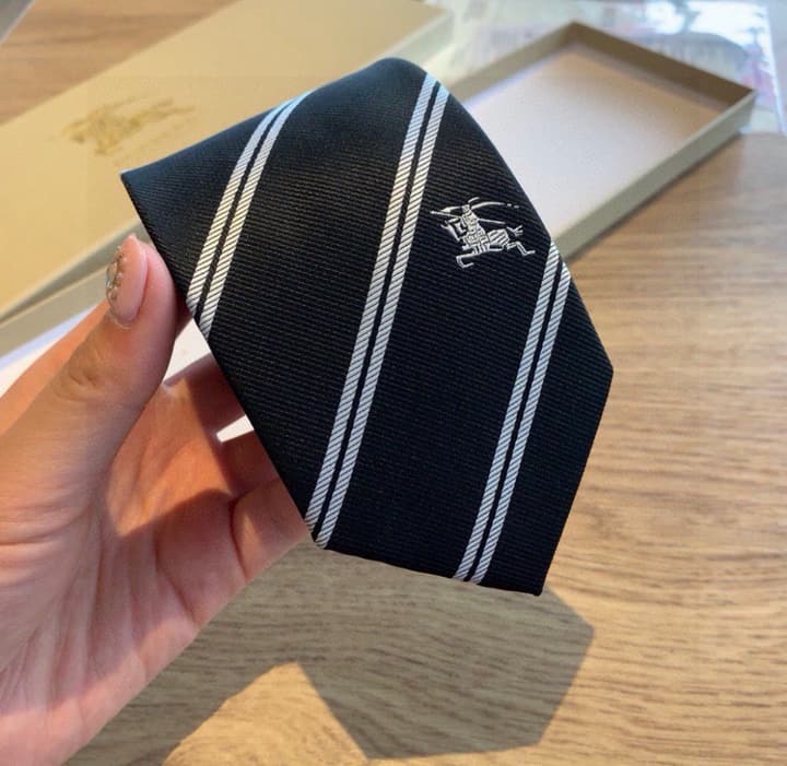 Burberry Vintage Check Silk Tie