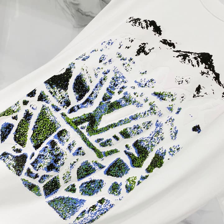 Louis Vuitton Snow Mountain Ice Cube Logo T-Shirt in Black